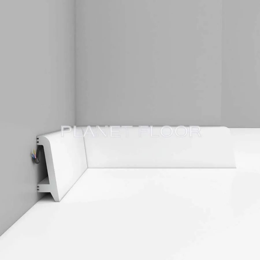 Плинтус напольный Decomaster D231 ДМ 58x18x2000 мм